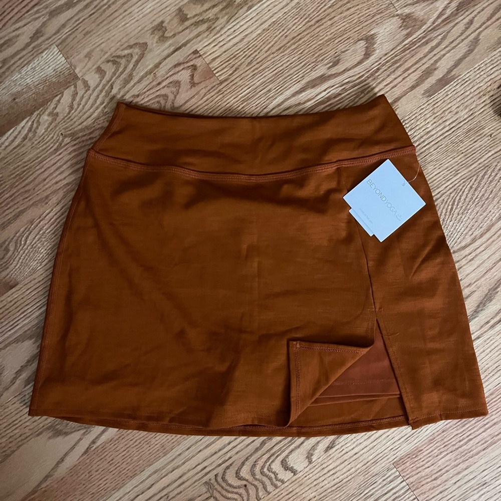 Beyond yoga Heather rib hold court skirt bnwt large